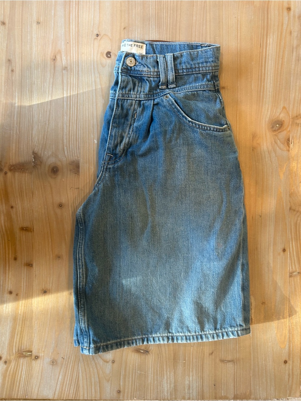 We The Free Relaxed High-Waist Light Blue Denim Bermudas - Picture 4 of 5
